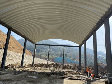 四川達(dá)州水泥廠(chǎng)料棚拱形屋頂工程